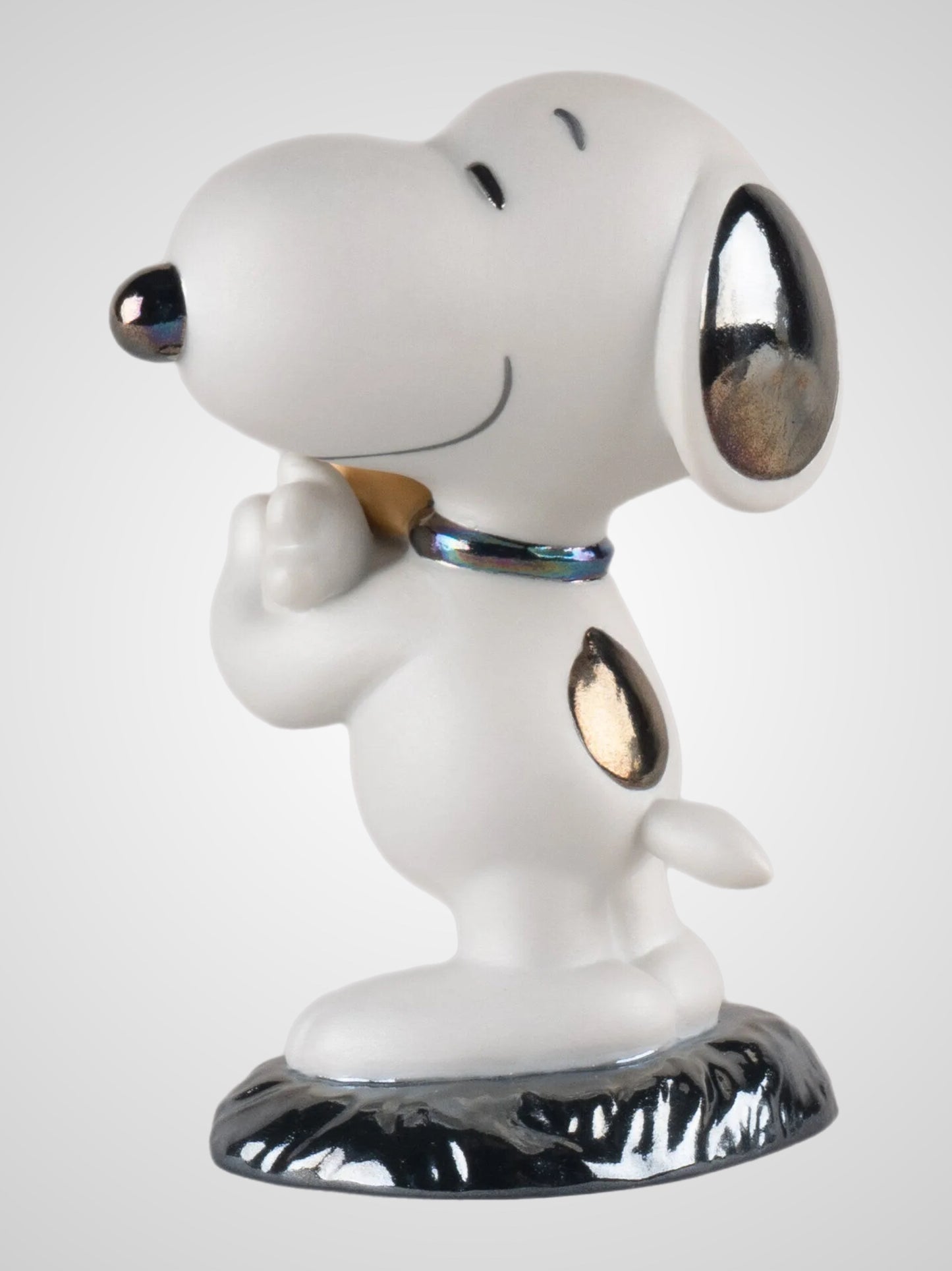 Lladró: Snoopy Figurine